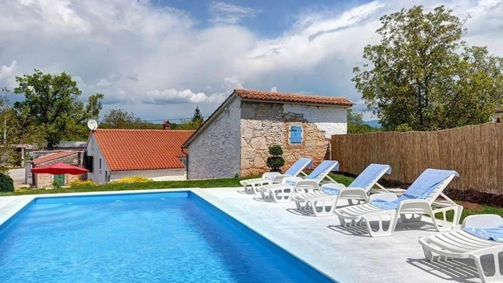 Holiday home Ferienhaus In Jakacici Mit Grossem Garten Jaksici