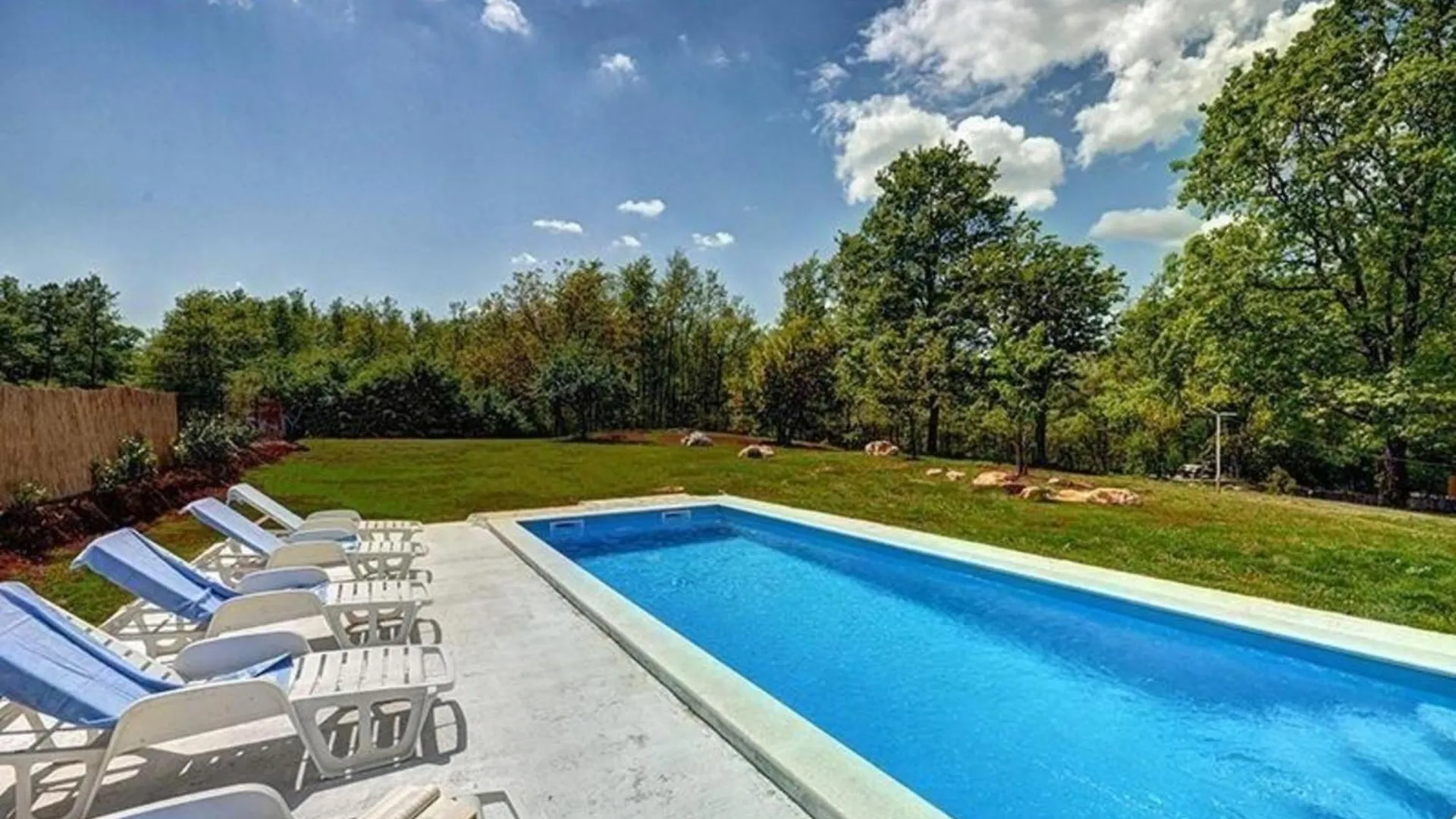 Holiday home Ferienhaus In Jakacici Mit Grossem Garten Jaksici
